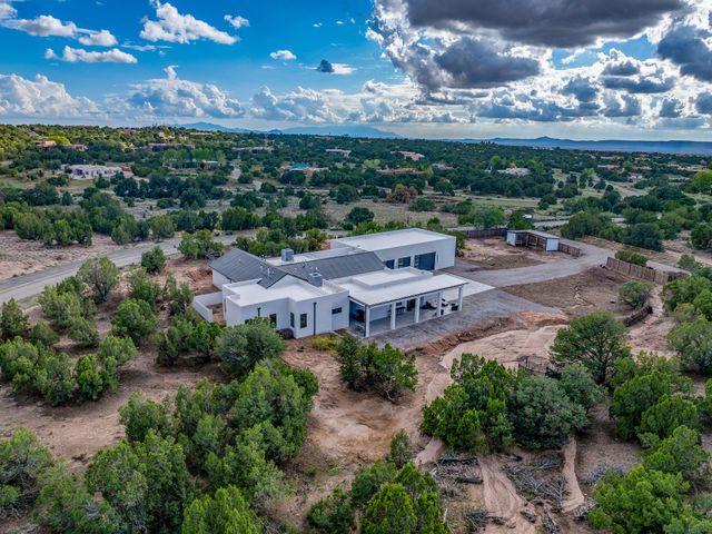 21 Paseo Del Coyote B, Santa Fe, NM 87506