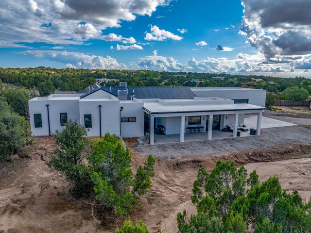 21 Paseo Del Coyote B, Santa Fe, NM 87506