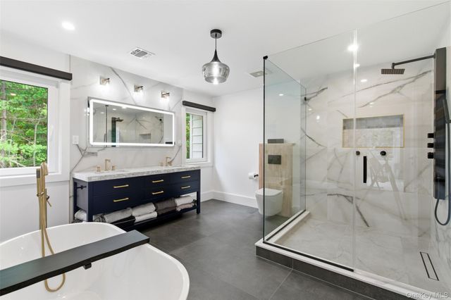 2 Overlook Drive, Mount Sinai, NY 11766