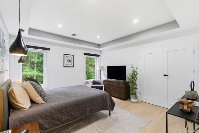 2 Overlook Drive, Mount Sinai, NY 11766