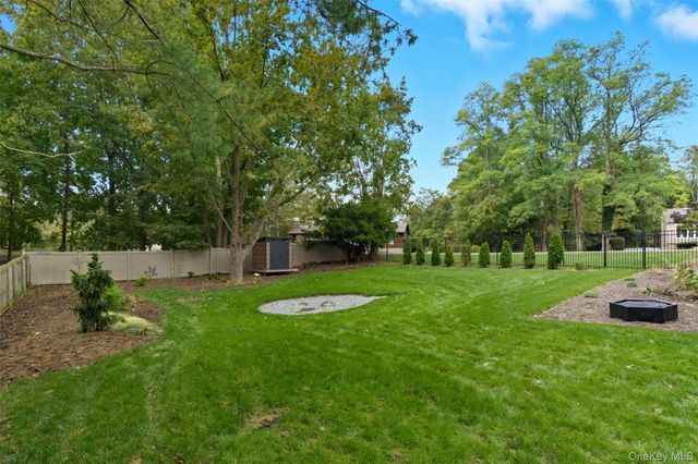 2 Overlook Drive, Mount Sinai, NY 11766