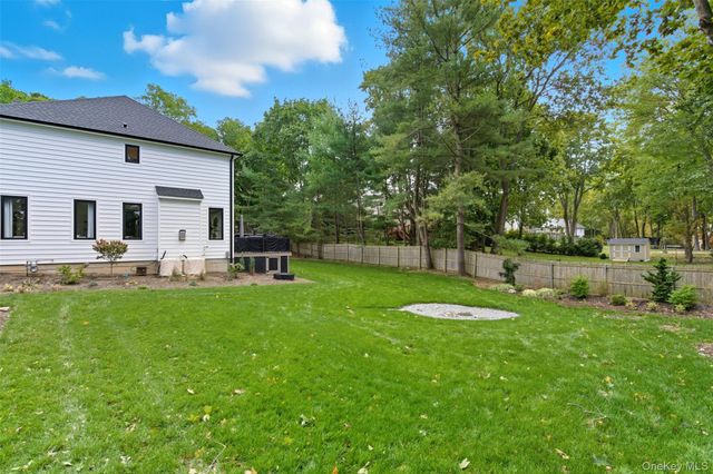 2 Overlook Drive, Mount Sinai, NY 11766