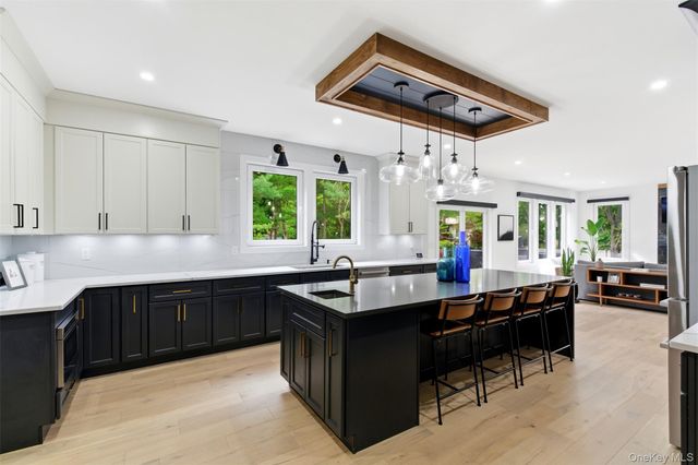 2 Overlook Drive, Mount Sinai, NY 11766