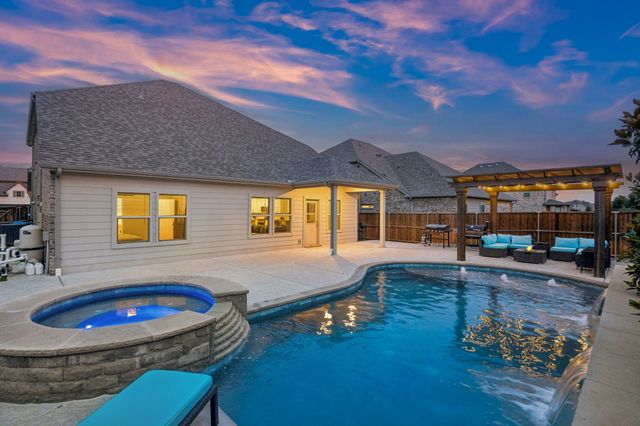 10105 Lakemont Drive, Fort Worth, TX 76131