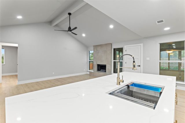 3907 Carmel DR, Austin, TX 78721