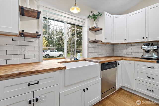 17511 Scenic Shores Court SE, Yelm, WA 98597