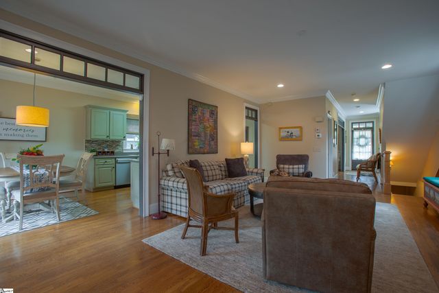 321 W Earle Street, Greenville, SC 29609