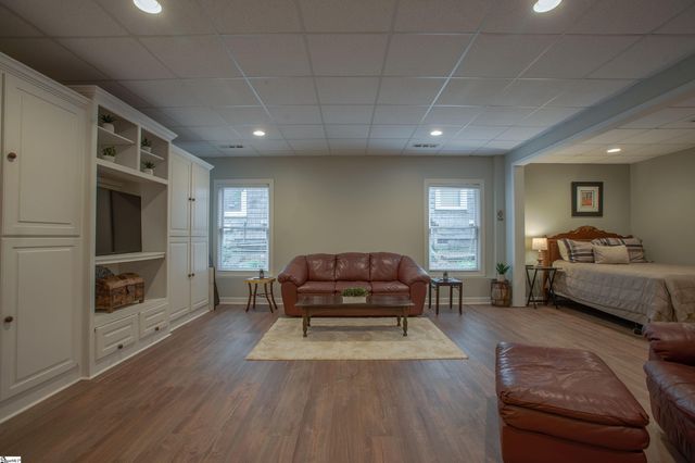 321 W Earle Street, Greenville, SC 29609