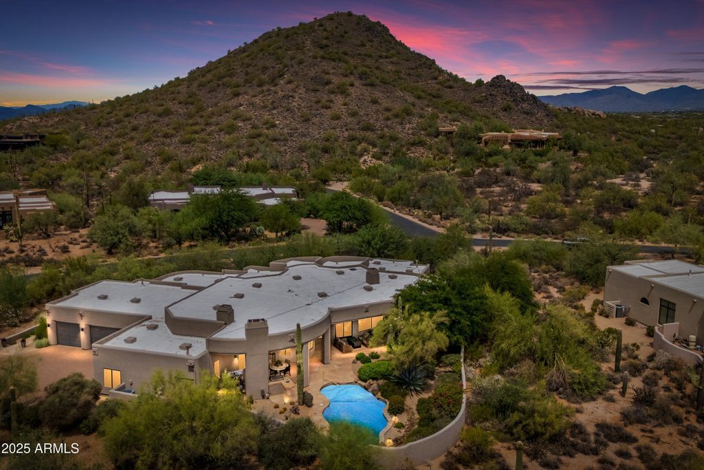 8300 E DIXILETA Drive 304, Scottsdale, AZ 85266