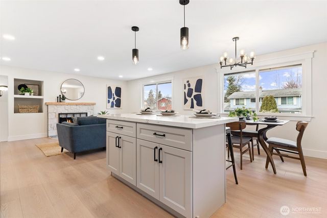 1413 S 275th Place, Des Moines, WA 98198