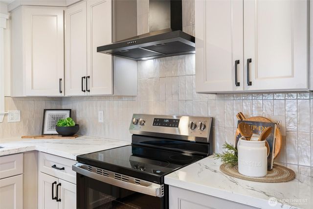 1413 S 275th Place, Des Moines, WA 98198