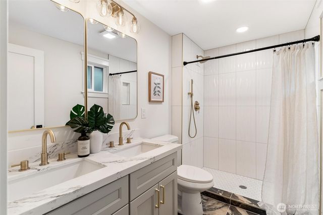 1413 S 275th Place, Des Moines, WA 98198