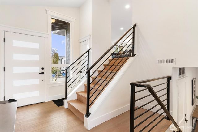 1413 S 275th Place, Des Moines, WA 98198