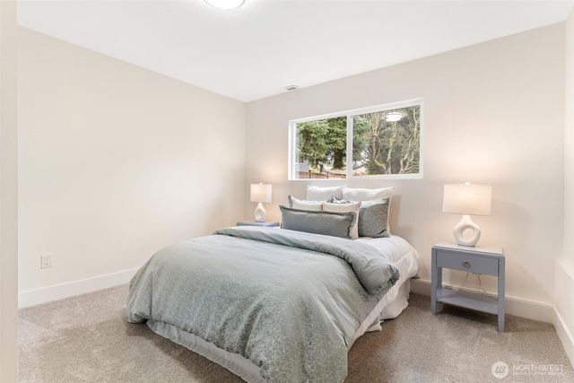 1413 S 275th Place, Des Moines, WA 98198