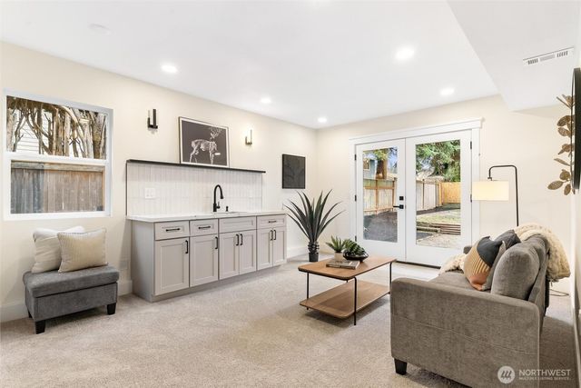 1413 S 275th Place, Des Moines, WA 98198