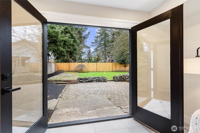 1413 S 275th Place, Des Moines, WA 98198