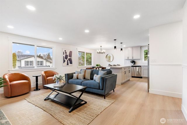 1413 S 275th Place, Des Moines, WA 98198