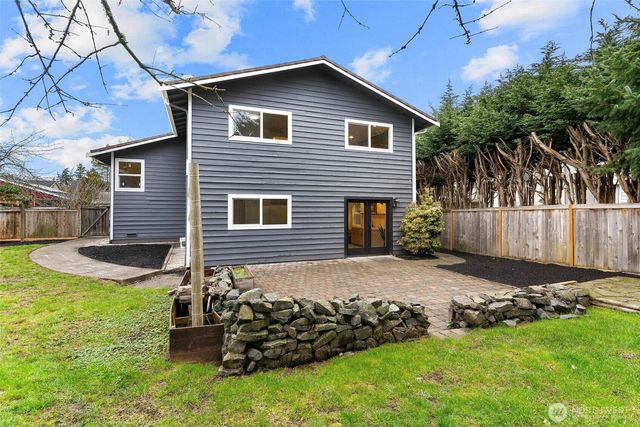 1413 S 275th Place, Des Moines, WA 98198