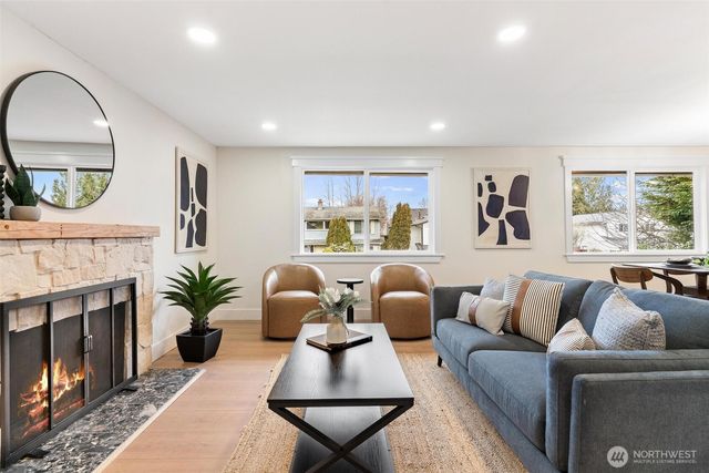 1413 S 275th Place, Des Moines, WA 98198