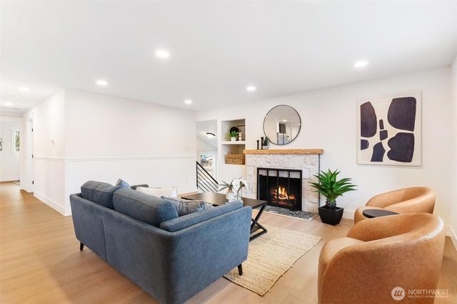 1413 S 275th Place, Des Moines, WA 98198