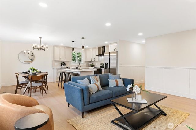 1413 S 275th Place, Des Moines, WA 98198