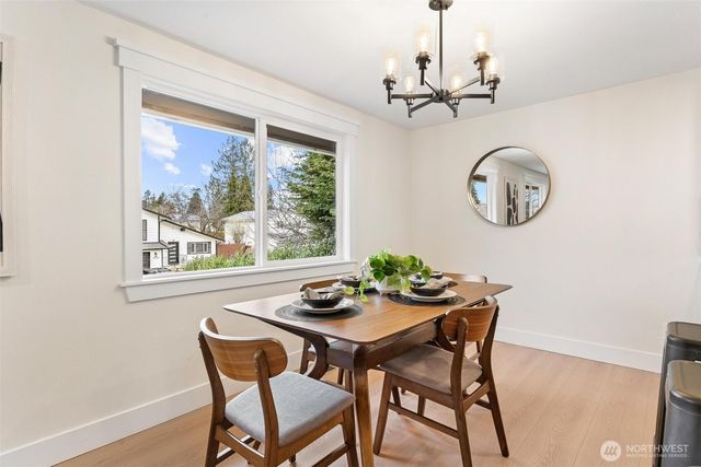 1413 S 275th Place, Des Moines, WA 98198