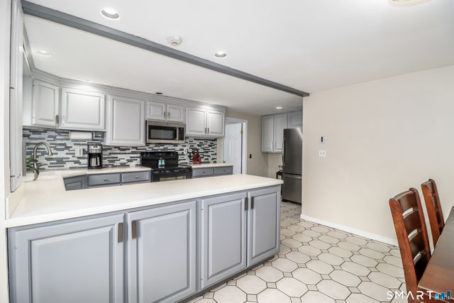 5 Bayberry Drive, Brookfield, CT 06804