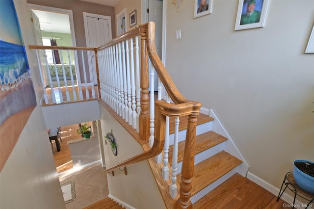 7 Maple Road, Middle Island, NY 11953