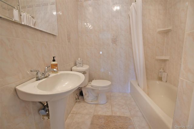 7 Maple Road, Middle Island, NY 11953