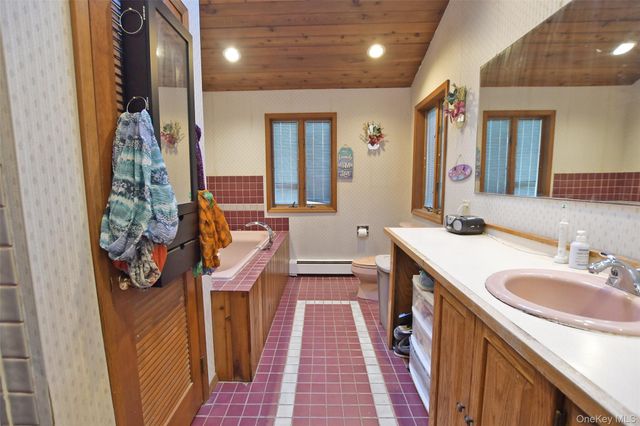 7 Maple Road, Middle Island, NY 11953