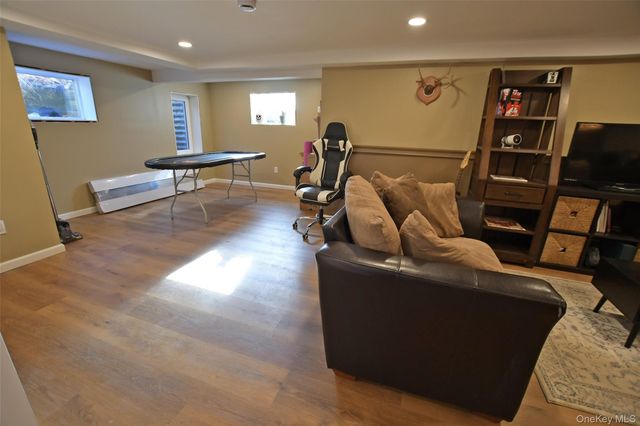 7 Maple Road, Middle Island, NY 11953