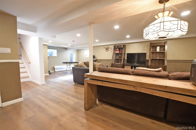 7 Maple Road, Middle Island, NY 11953