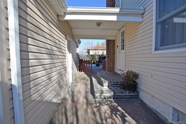 7 Maple Road, Middle Island, NY 11953