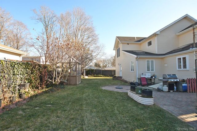 7 Maple Road, Middle Island, NY 11953