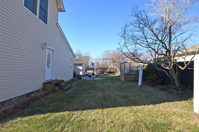 7 Maple Road, Middle Island, NY 11953