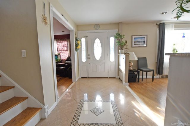 7 Maple Road, Middle Island, NY 11953