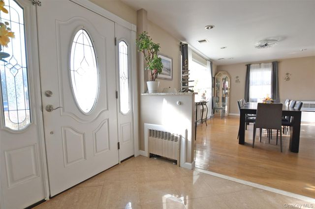 7 Maple Road, Middle Island, NY 11953