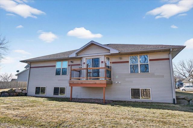 736 Bluestem Court, Sun Prairie, WI 53593