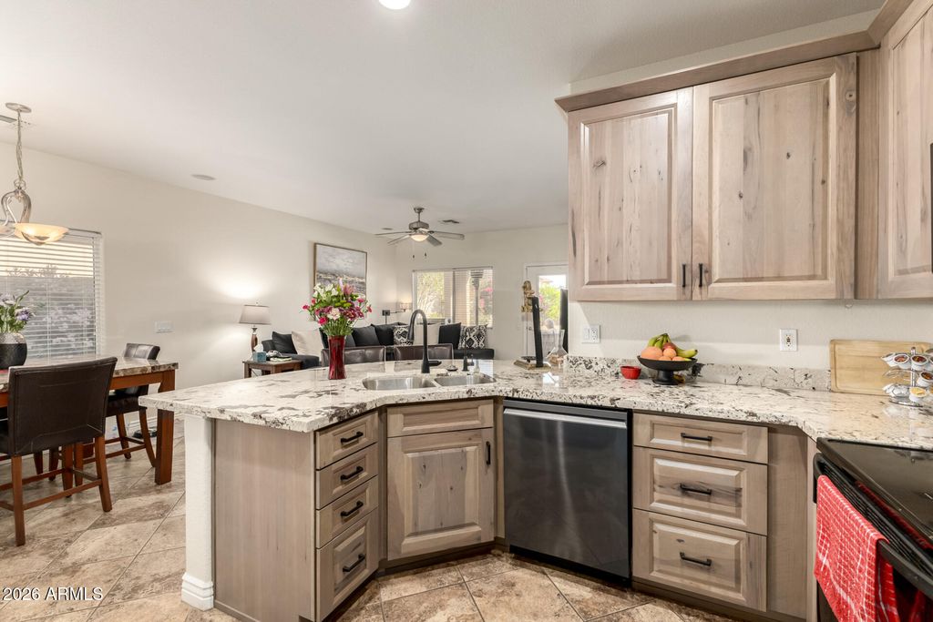 Image 11 of property listing at 11935 W JACKSON Street, Avondale, AZ 85323