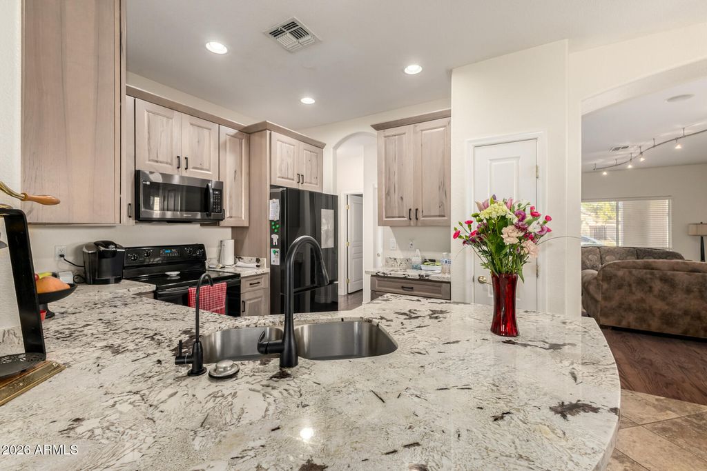 Image 13 of property listing at 11935 W JACKSON Street, Avondale, AZ 85323
