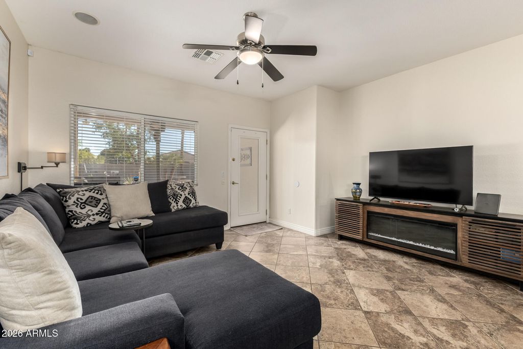 Image 15 of property listing at 11935 W JACKSON Street, Avondale, AZ 85323