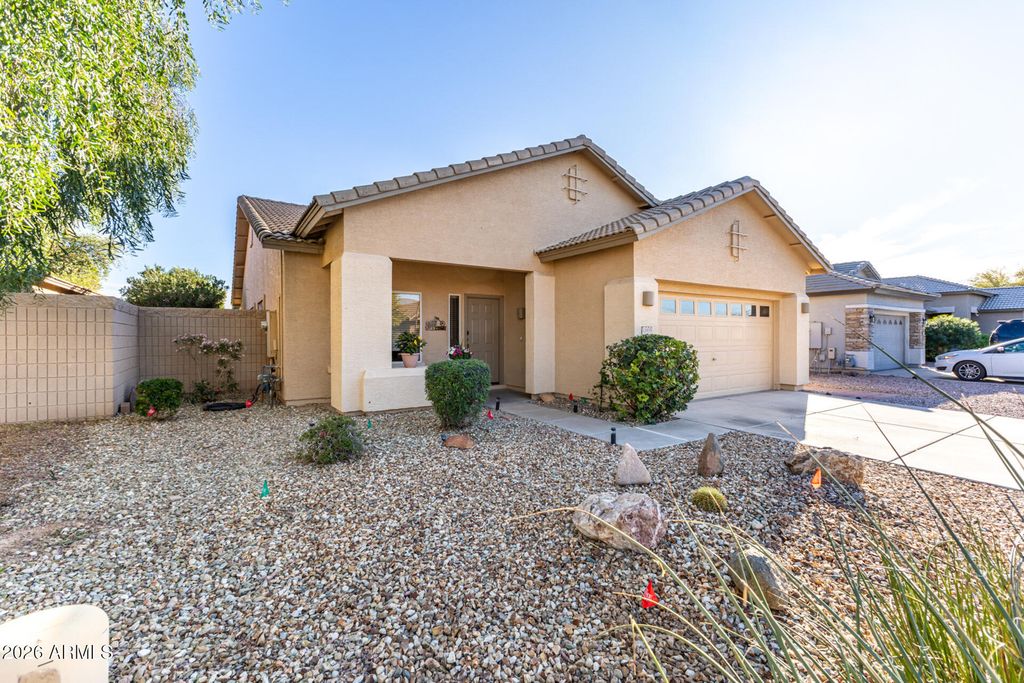 Image 5 of property listing at 11935 W JACKSON Street, Avondale, AZ 85323