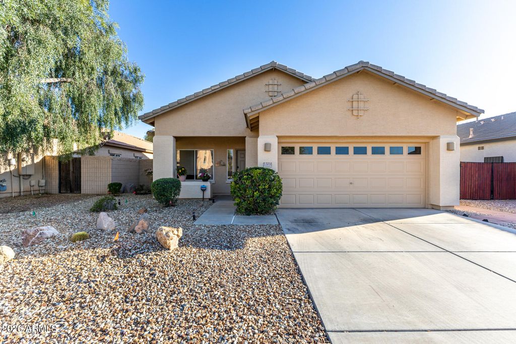 Image 6 of property listing at 11935 W JACKSON Street, Avondale, AZ 85323