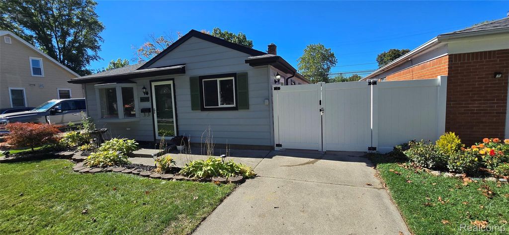 4620 Katherine Street, Dearborn Heights, MI 48125