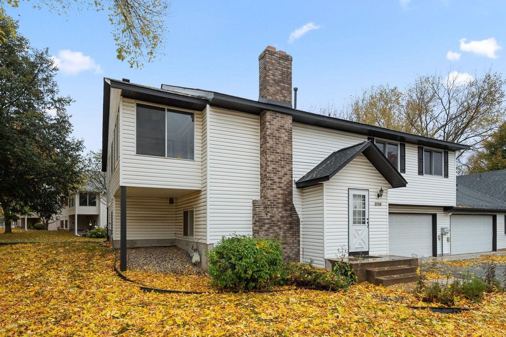 3708 Gershwin Lane N, Oakdale, MN 55128