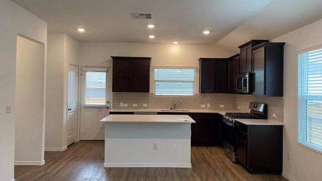 125 Madrid, Kyle, TX 78640