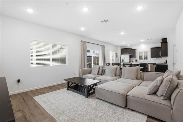 5032 Cloud Burst Way, Roseville, CA 95747