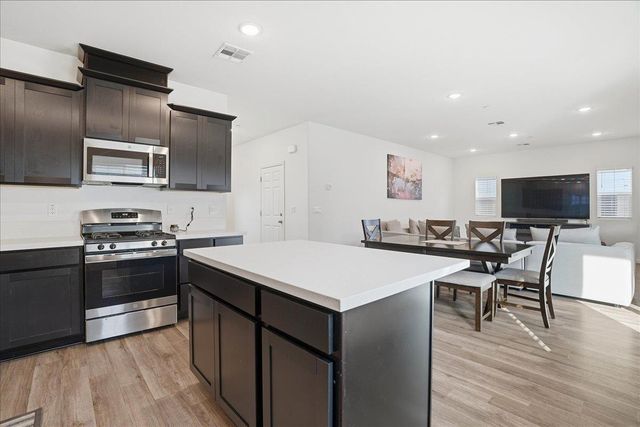 5032 Cloud Burst Way, Roseville, CA 95747