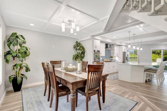 10355 Seagrape Way, Palm Beach Gardens, FL 33418