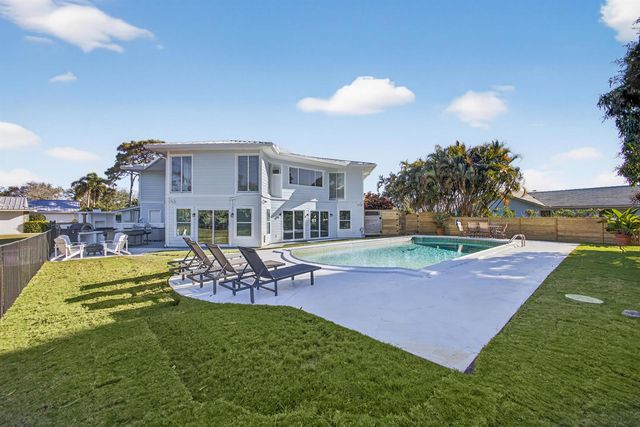 10355 Seagrape Way, Palm Beach Gardens, FL 33418